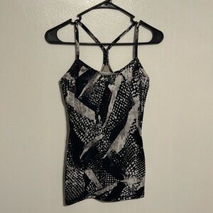Lululemon Blk/Wht Power Y Tank Size 6